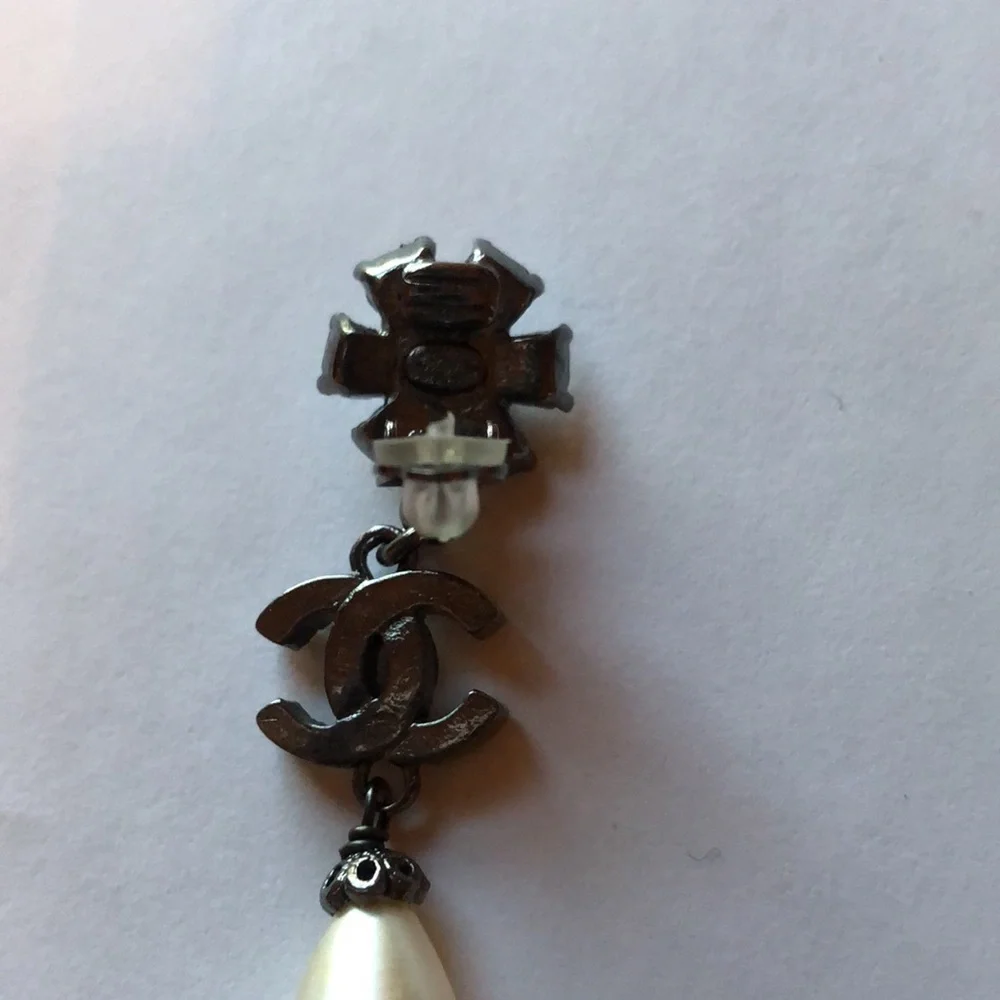 Chanel Faux Diamond Pearl Drop  Clip Silver Tone  Rhinestone Earrings - Picture 4 of 5